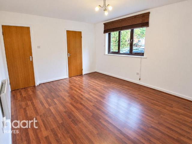 Willenhall Drive, Hayes Studio to rent £1,100 pcm £254 pw