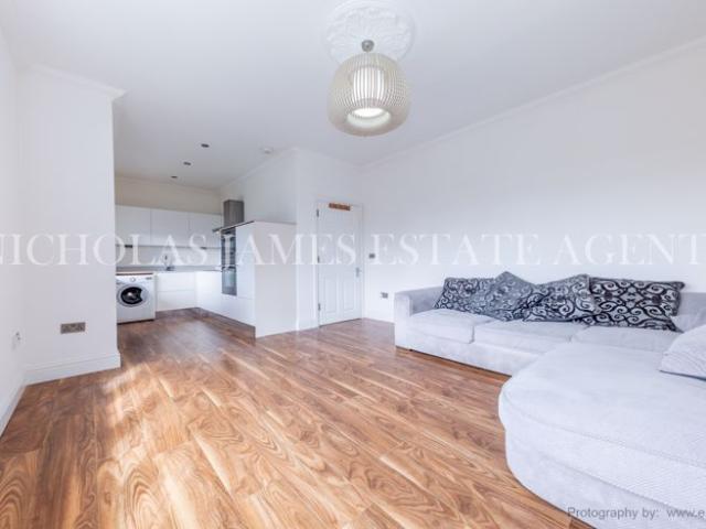 Willenhall Lodge, Great North Road, New Barnet EN5, 1 bed flat to rent, £1,600 pcm | PrimeLocation