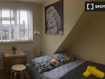Willesden Green Baptist Church, High Road, Willesden Green, London, NW10 2PX, United Kingdom | Studio apartment for rent #124392843 | Rentberry