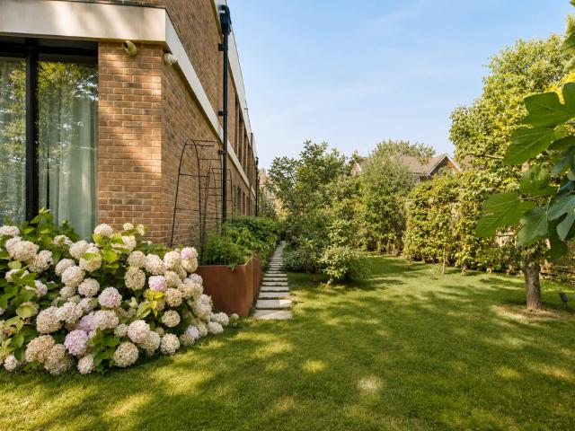 Willesden Lane, London NW2 Studio to rent £1,560 pcm £360 pw