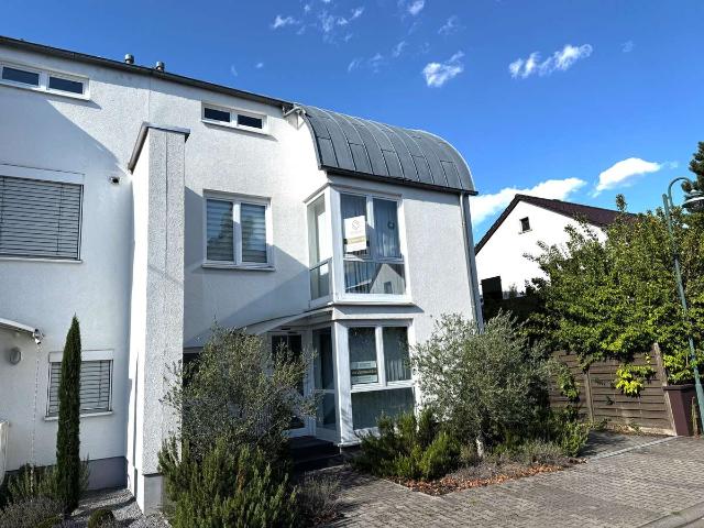 Willkommen in der Schwetzinger Oststadt! Charmante DHH mit toller Dachterrasse
