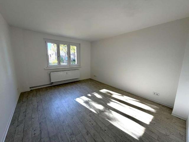 Willkommen in Schönerlinde Eine geräumige Dreizimmerwohnung wartet auf Sie!