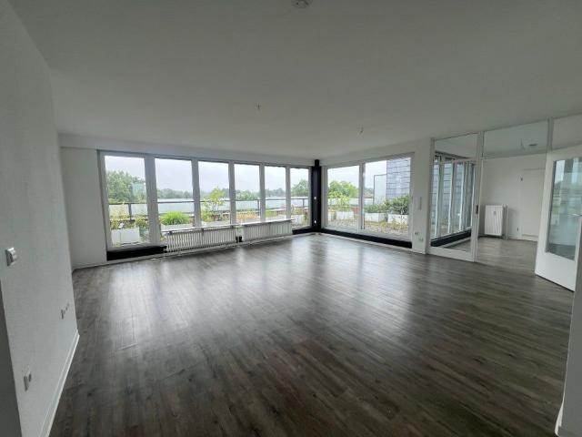 Willkommen Zuhause: ansprechende 3 Zimmer Penthousewohnung in Anderten Schleusenviertel