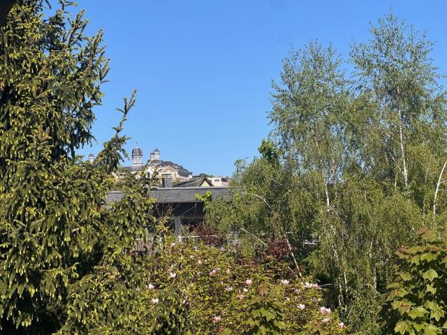 Willkommen Zuhause. Großzügige 4 Zimmerwohnung mit Schlossblick
