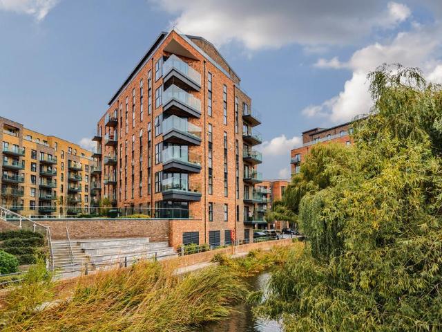 William Mundy Way, Dartford, Kent, DA1 2 bed apartment to rent £1,850 pcm £427 pw