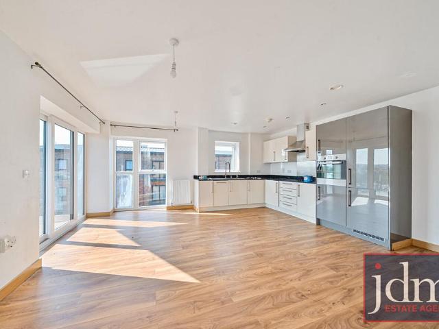 William Mundy Way, Dartford, Kent, DA1 2 bed apartment to rent £1,850 pcm £427 pw