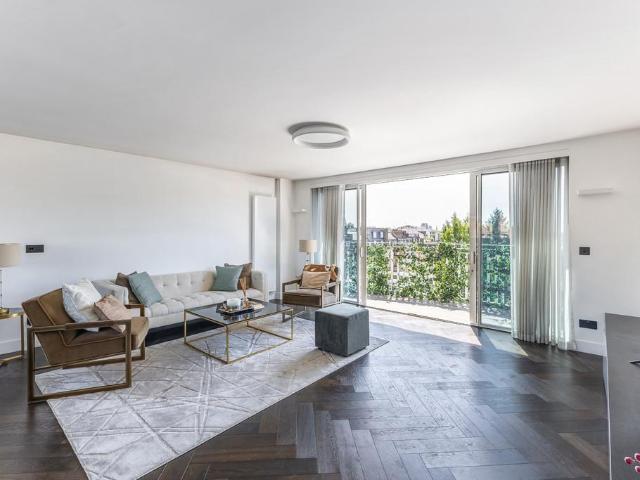 William Mews, London, SW1X 2 bed apartment to rent £6,283 pcm £1,450 pw
