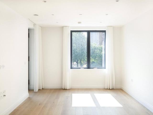 William Morris Way, Fulham, SW6 1 bed apartment to rent £3,250 pcm £750 pw