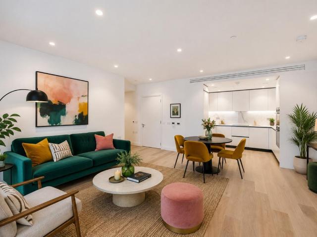 William Morris Way, London, SW6 2 bed apartment to rent £4,250 pcm £981 pw