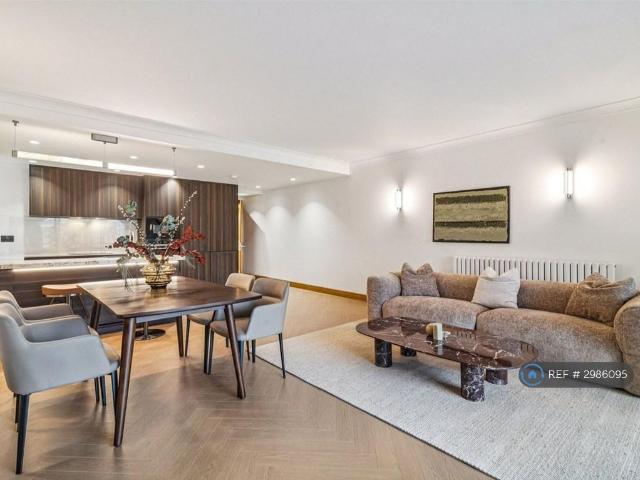 William Morris Way, London, SW6 2 bed flat to rent £3,600 pcm £831 pw