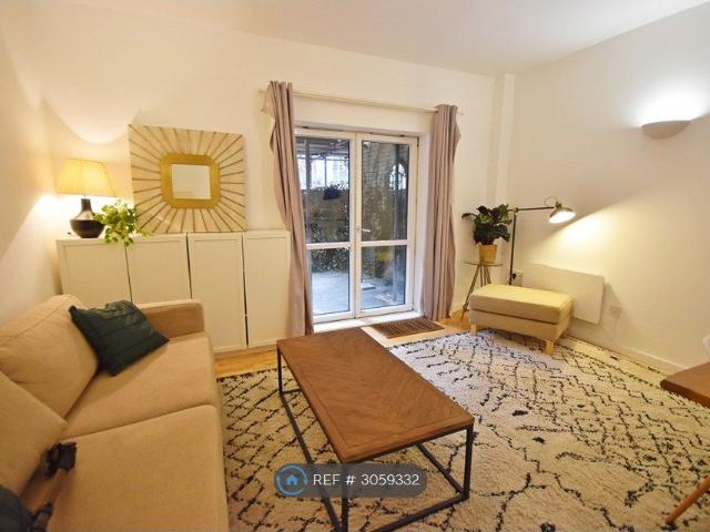 William Fairburn Way, Manchester M4, 2 bed flat to rent, £1,400 pcm | PrimeLocation