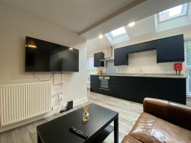 William Road, West Bridgford, Nottingham NG2, 3 bed flat to rent, £1,250 pcm | PrimeLocation