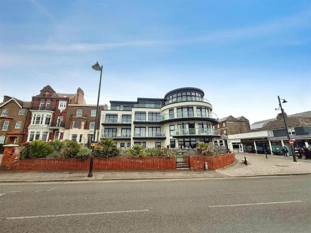 William Street, Herne Bay 3 bed flat to rent £2,300 pcm £531 pw