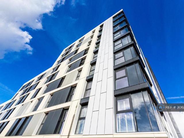 William Street, Slough, SL1 Studio to rent £1,300 pcm £300 pw