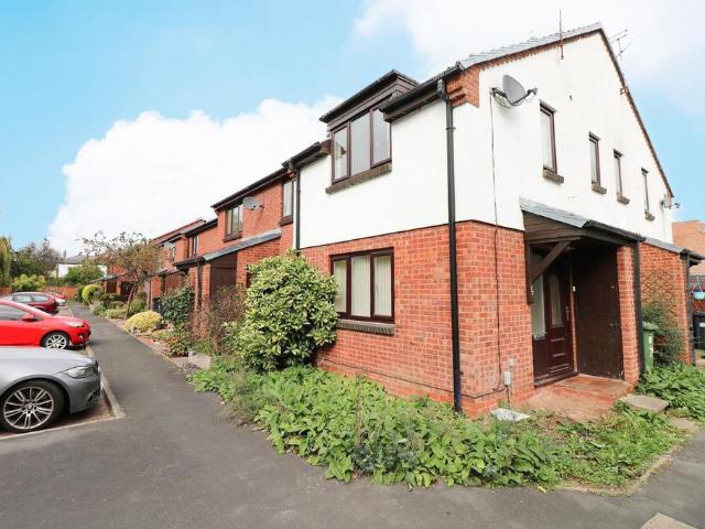 William Tarver Close, Warwick 1 bed mews to rent £895 pcm £207 pw