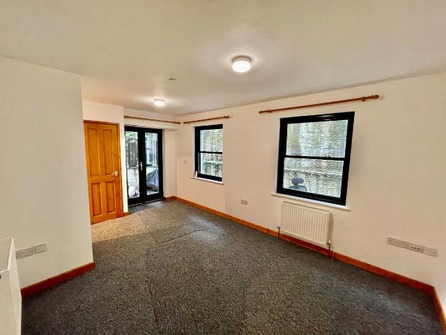 Williams Court, Falmouth TR11, 2 bed flat to rent, £950 pcm | PrimeLocation