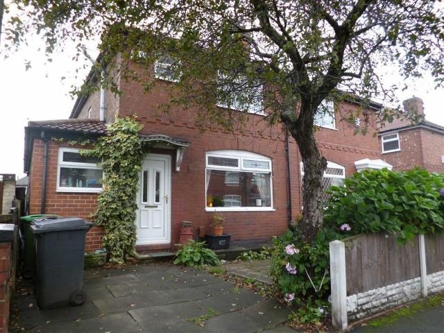 Williams Crescent, Chadderton, OL9 3 bed semi detached house to rent £1,800 pcm £415 pw