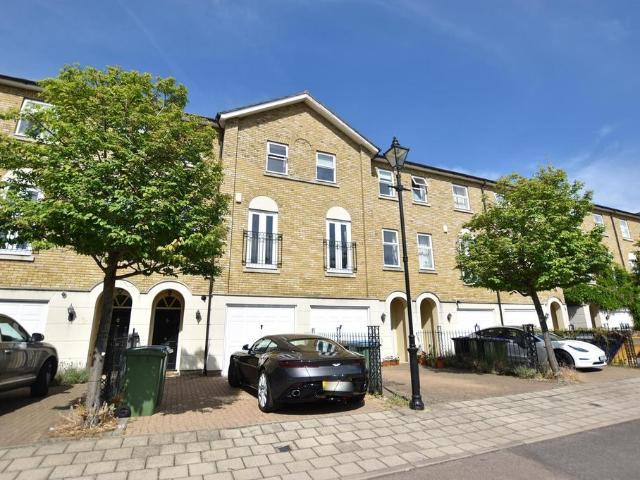 Williams Grove, Surbiton KT6 4 bed terraced house to rent £3,500 pcm £808 pw
