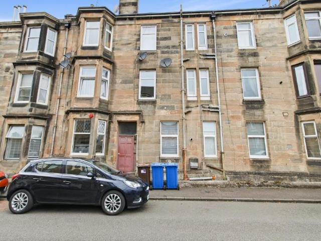 Williamson Avenue, Dumbarton, West. 1 bed flat to rent £650 pcm £150 pw