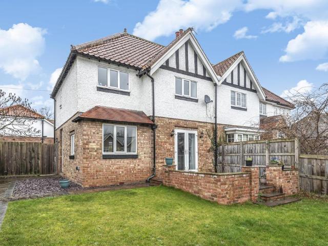 Williamson Gardens, Ripon, North. 3 bed house to rent £1,400 pcm £323 pw