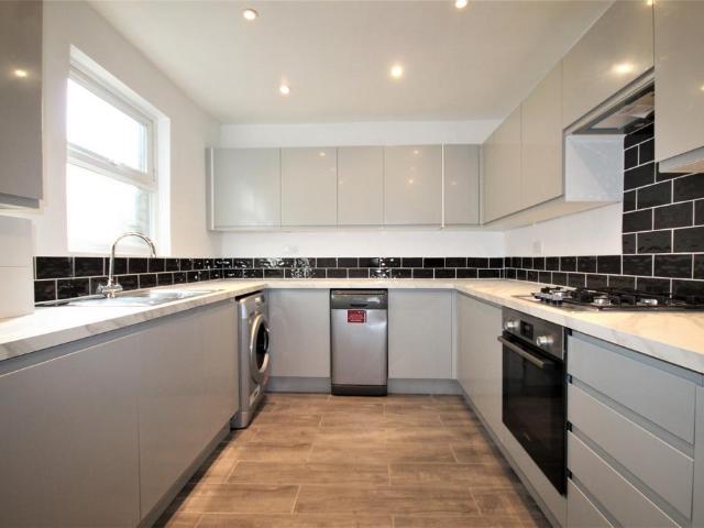 Williamson Street, Islington, N7 4 bed flat to rent £4,766 pcm £1,100 pw