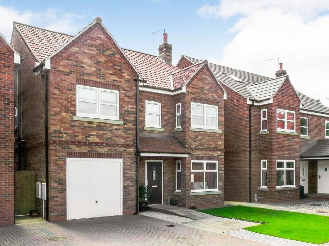Williamsfield Road, Hutton Cranswick. 4 bed house to rent £1,300 pcm £300 pw