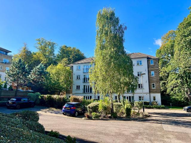 Willicombe Park, Albert Court Willicombe Park TN2, 1 bed flat to rent, £1,250 pcm | PrimeLocation