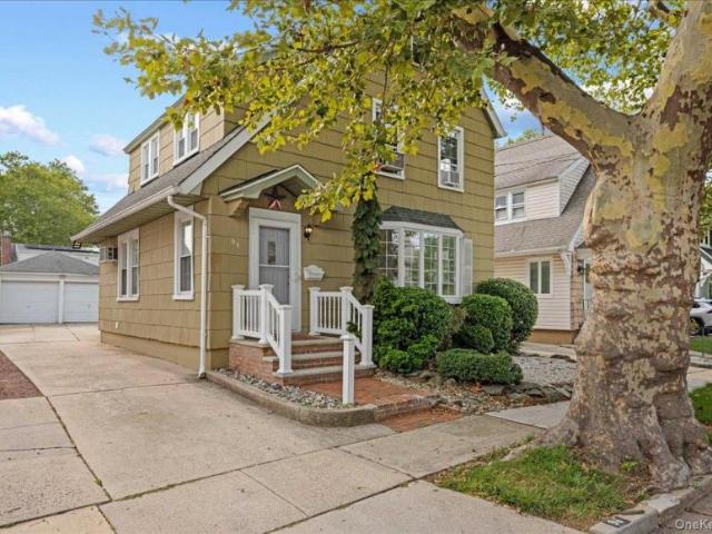 Williston Park NY 11596 LS104957358
