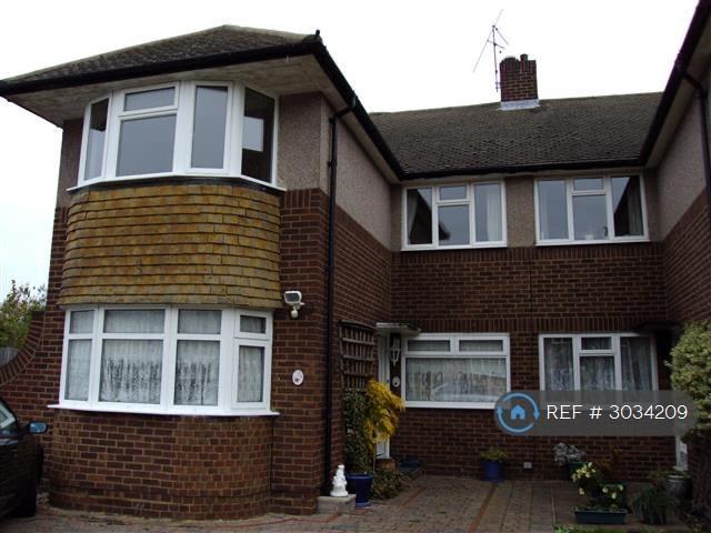 Willis Close, Epsom, KT18 3 bed maisonette to rent £1,850 pcm £427 pw