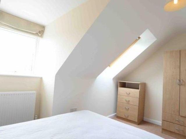 Willis Place 4 bed flat to rent £2,516 pcm £581 pw