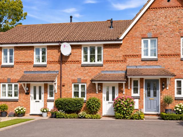Willoughby Close, Bedfordshire LU6 2 bed terraced house to rent £1,400 pcm £323 pw