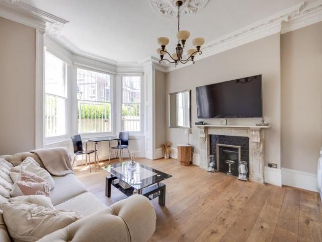Willoughby Road, Hampstead NW3, 1 bed flat to rent, £2,400 pcm | PrimeLocation