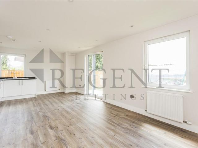 Willow Court, Cambridge Road, KT1 2 bed apartment to rent £1,800 pcm £415 pw