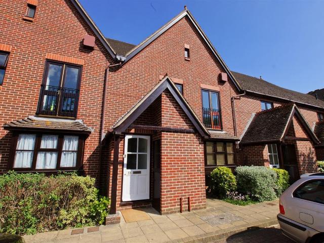 Willow Court, Chichester PO19, 2 bed flat to rent, £1,250 pcm | PrimeLocation