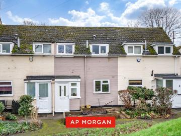 House for rent in Burhill - Garden, Equipped kitchen