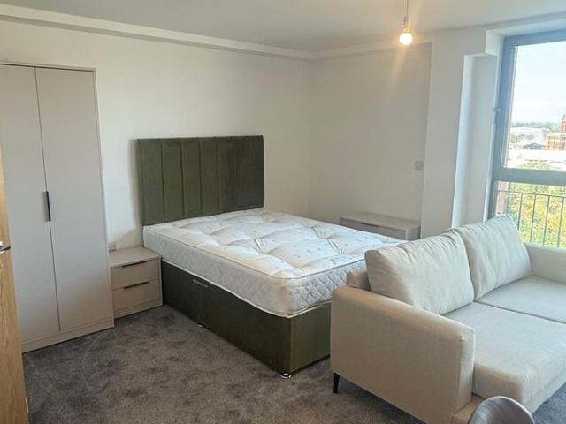 Willow Court, Ford Lane, Salford M6, Studio to rent, £1,000 pcm | PrimeLocation