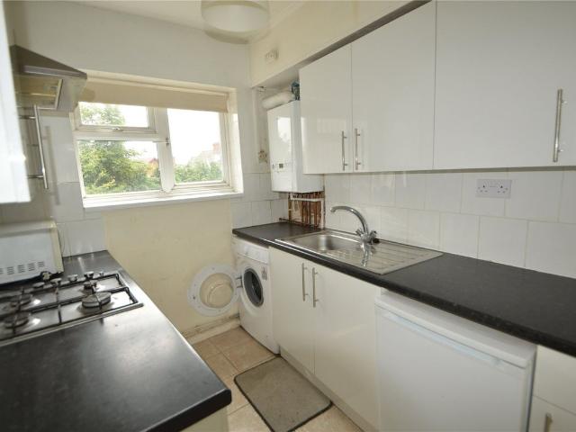 Willow Court, Meadfield Road, Langley SL3, 2 bed flat to rent, £1,500 pcm | PrimeLocation