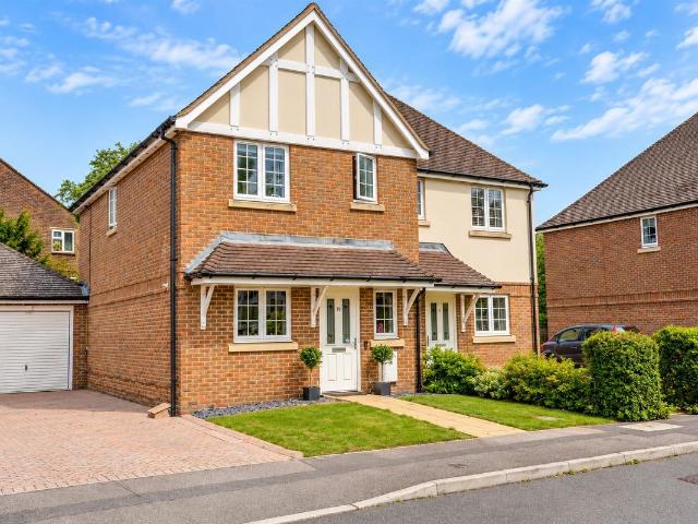 Willow Close, Banstead SM7, 3 bed semi detached house to rent, £2,500 pcm | PrimeLocation