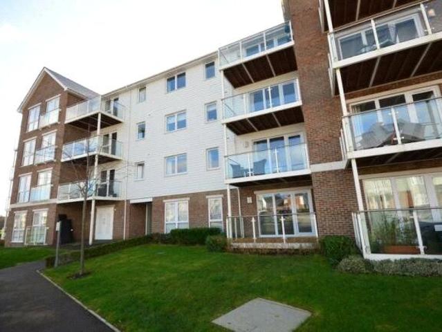Willow Close, Snodland, Kent ME6, 2 bed flat to rent, £1,600 pcm | PrimeLocation