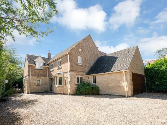 Willow Close, Whissendine, LE15 4 bed detached house to rent £1,650 pcm £381 pw