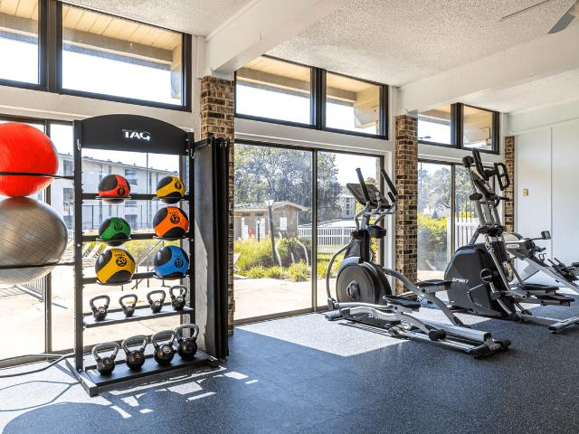 Willow Creek 2 Bedroom Apartment for Rent at 201 W 99th Ter, Kansas City, MO 64114 Willow Creek