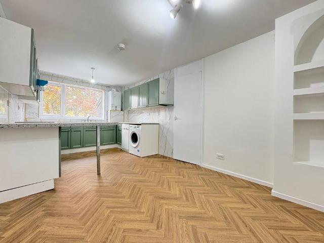 Willow Approach, Burley, Leeds, LS4 3 bed terraced house to rent £1,495 pcm £345 pw