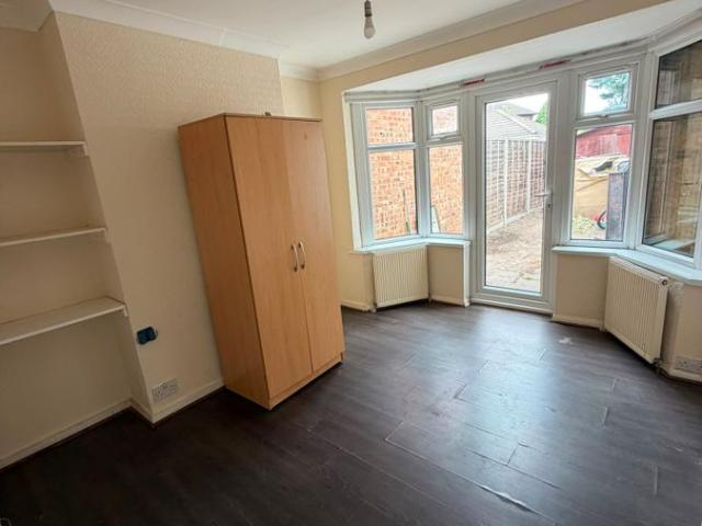 Willow Gardens, Hounslow TW3, 4 bed semi detached house to rent, £2,500 pcm | PrimeLocation