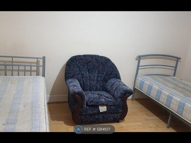 Willow Gardens, Hounslow TW3, 4 bed semi detached house to rent, £3,000 pcm | PrimeLocation