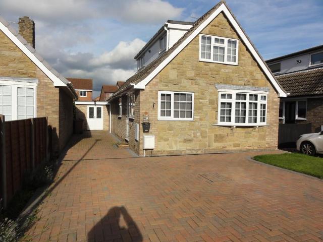 Willow Garth, Eastrington, DN14 7QP 3 bed detached bungalow to rent £900 pcm £208 pw
