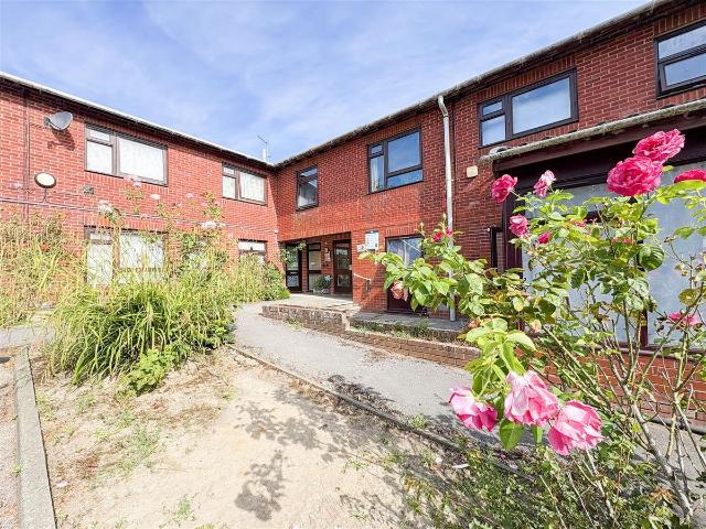 Willow Glen, St Leonards TN37, 1 bed flat to rent, £850 pcm | PrimeLocation
