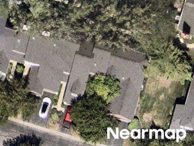 Willow Grove Pl N