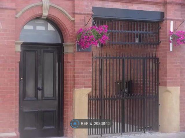 Willow St, Oswestry SY11, 2 bed flat to rent, £1,885 pcm | PrimeLocation