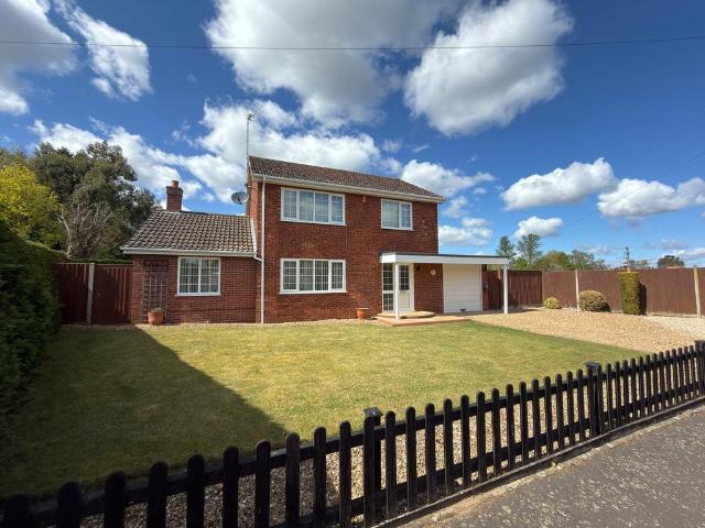 Willow Place, King's Lynn PE33 3 bed detached house to rent £1,295 pcm £299 pw