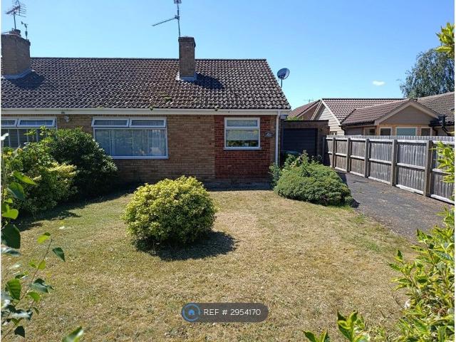 Willow Road, Downham Market PE38, 2 bed bungalow to rent, £950 pcm | PrimeLocation